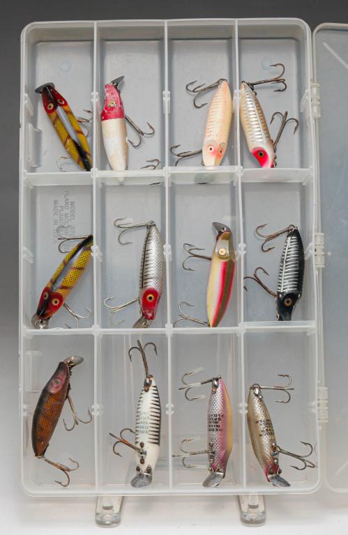 TWELVE HEDDON RIVER RUNT SPOOK FLOATER LURES.: Group of twelve Heddon River Runt Spook Floater fishing lures. Includes clear plastic tackle box.