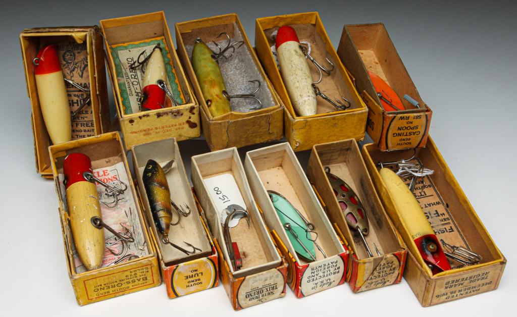 ELEVEN SOUTH BEND FISHING LURES IN ORIGINAL BOXES.: Group of eleven South Bend fishing lures. Includes five No. 973 Bass-Oreno lures, a No. 953 Fish-Oreno lure, a No. 581 casting spoon, two No. 525 Sun Spot spoons, a Trix-Oreno, and a Fish-Obite. All a