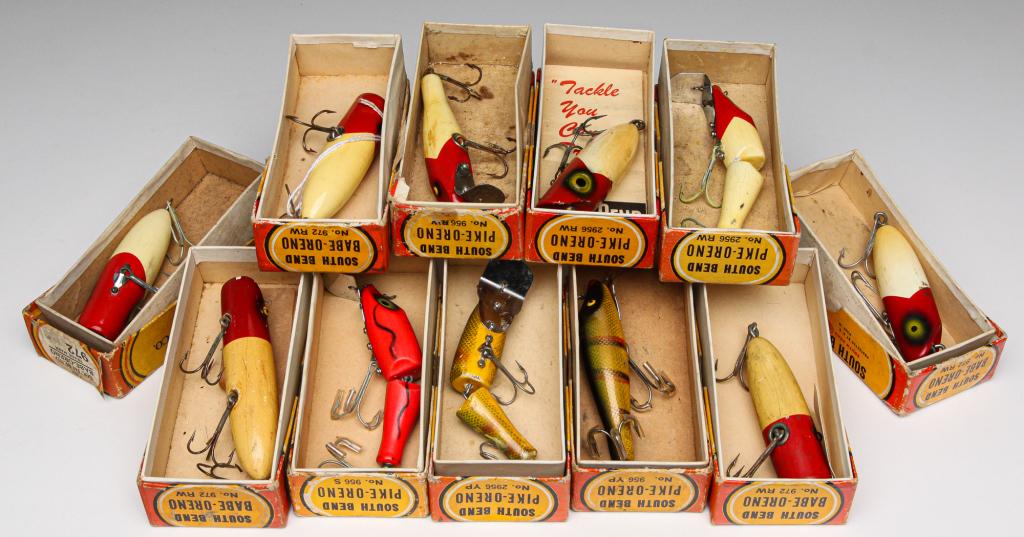 ELEVEN SOUTH BEND FISHING LURES IN ORIGINAL BOXES.: Group of eleven South Bend fishing lures. Includes three No. 2956 Pike-Oreno, three No. 956 Pike-Oreno, and five No. 972 Babe-Oreno lures. All are in original boxes.