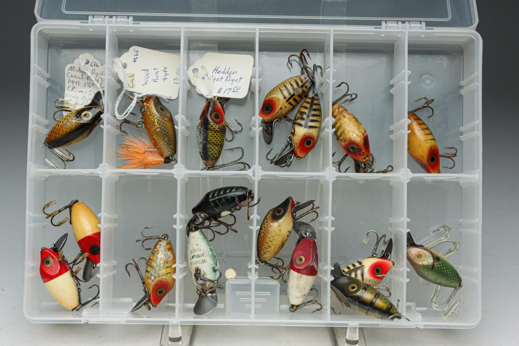SEVENTEEN HEDDON MIDGIT DIGIT FISHING LURES.: Group of seventeen Heddon Midgit Digit fishing lures. Included is a clear plastic tackle box.