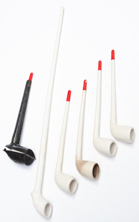 AMERICAN ADVERTISING PIPE HOLDER.: Twentieth century. Tin pipe holder "Compliments of Frank Jones Brewing Co., Frank Jones Ales, Portsmouth" (New Hampshire), 6"l. With replica clay pipes "Made in England" (holder does not fit pipes).