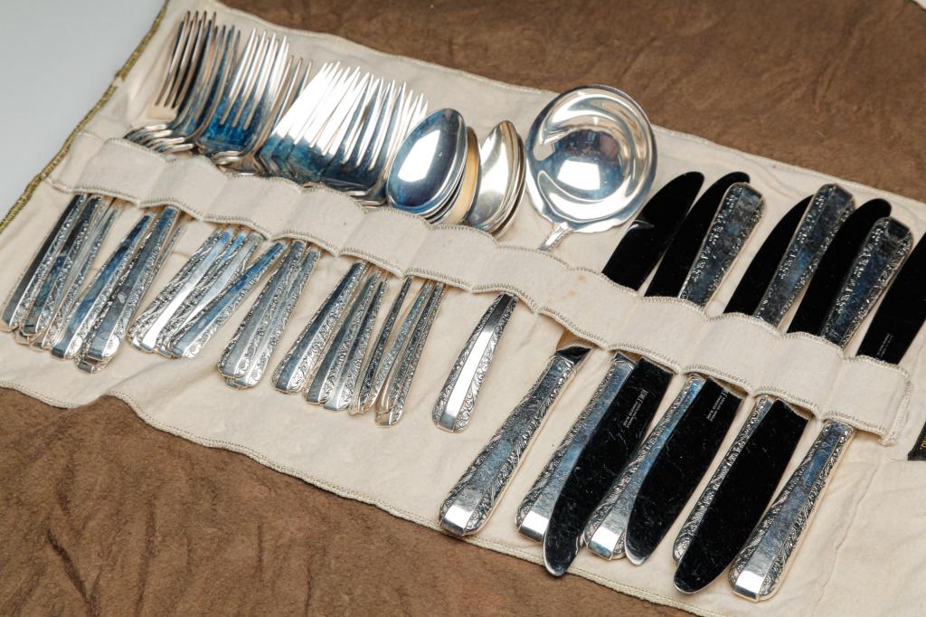 SMALL SET OF TOWLE CANDLELIGHT STERLING FLATWARE.: Patented 1934. Eight of each: hollow-handled knives, dinner forks, salad forks and teaspoons. Plus a small ladle. Approx. 31 ozt.