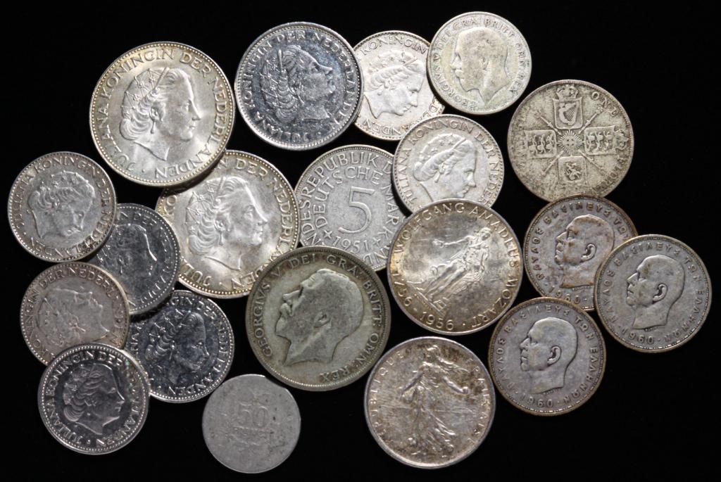 GROUP OF FOREIGN SILVER COINS (1 of 6)