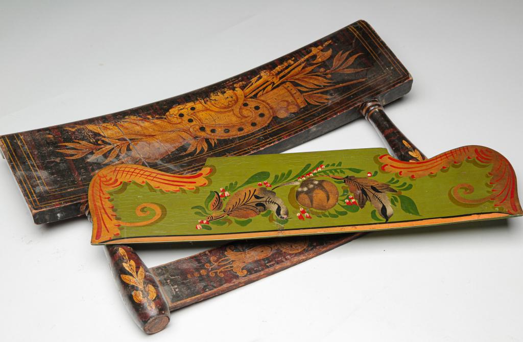 AMERICAN CHAIR BACK AND SALESMAN SAMPLE CREST. (1 of 2)