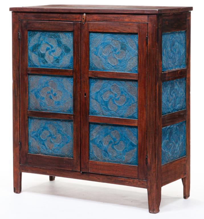 AMERICAN PUNCHED TIN PIE SAFE. (1 of 6)