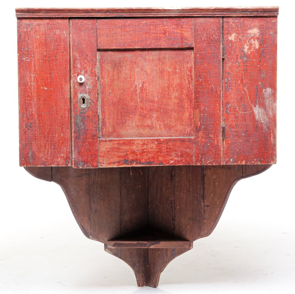 AMERICAN HANGING CORNER CABINET. (1 of 5)