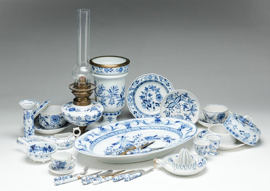 COLLECTION OF EUROPEAN CHINA. (1 of 12)