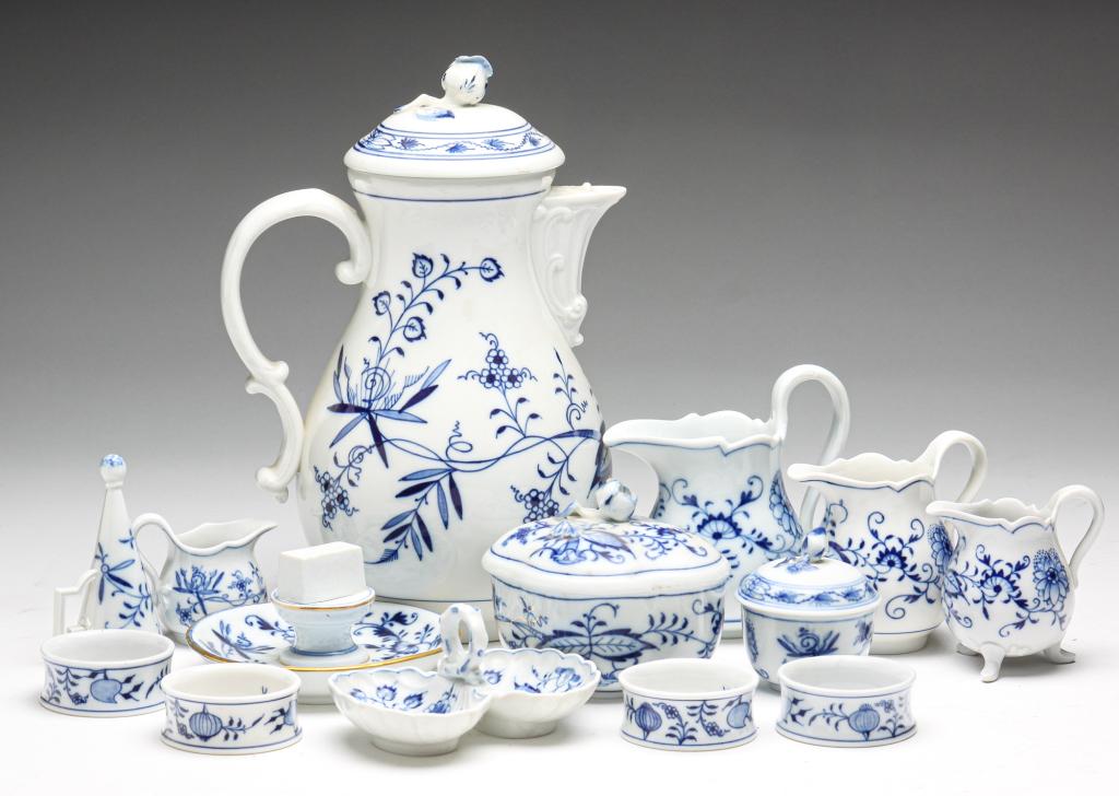 FOURTEEN PIECES OF GERMAN MEISSEN. (1 of 8)