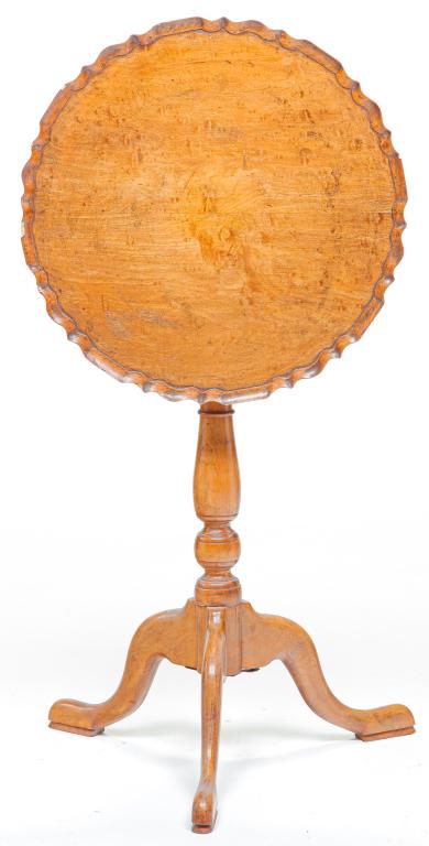 AMERICAN QUEEN ANNE STYLE CANDLE STAND. (1 of 4)