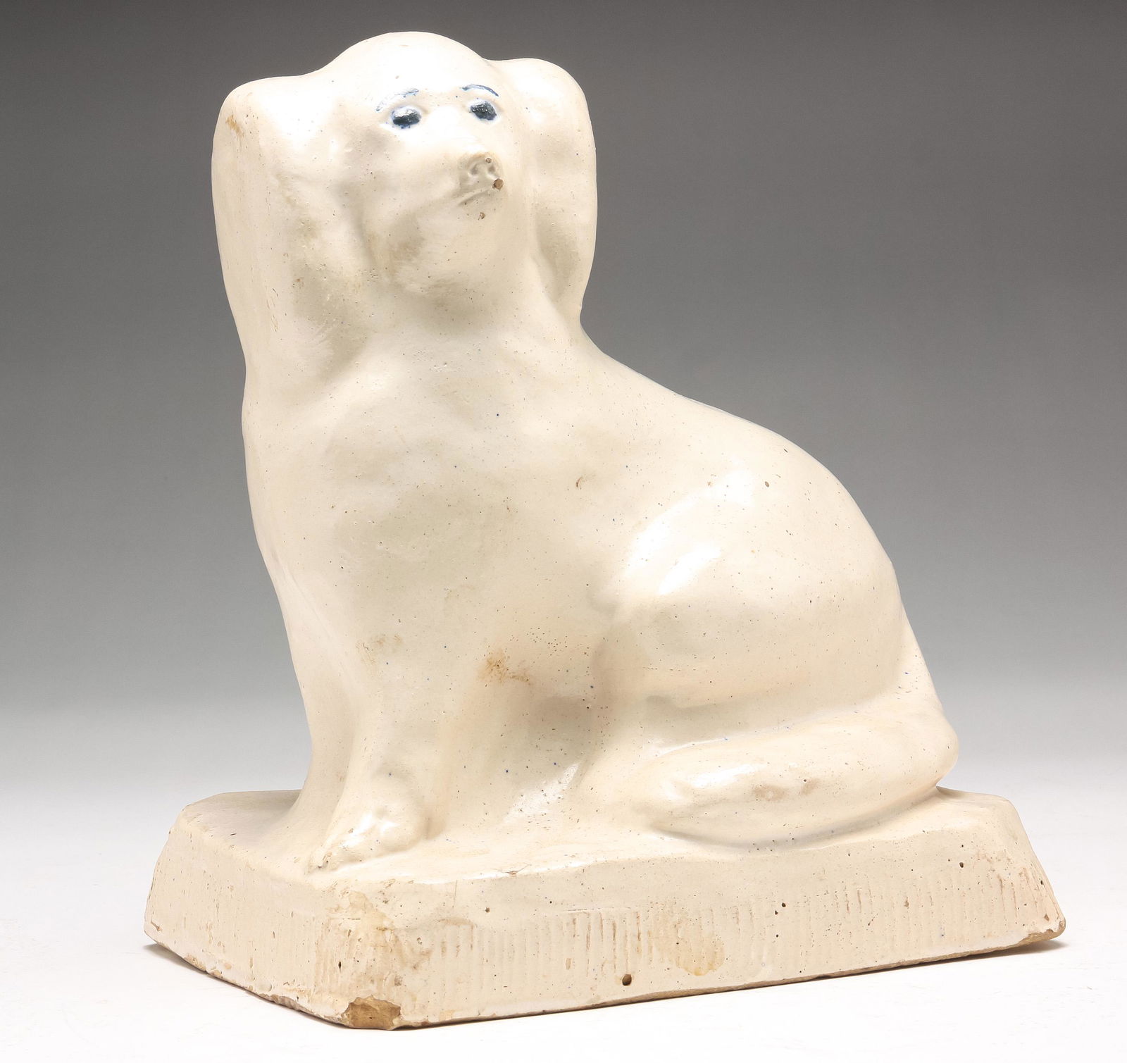 AMERICAN POTTERY DOG. (1 of 3)