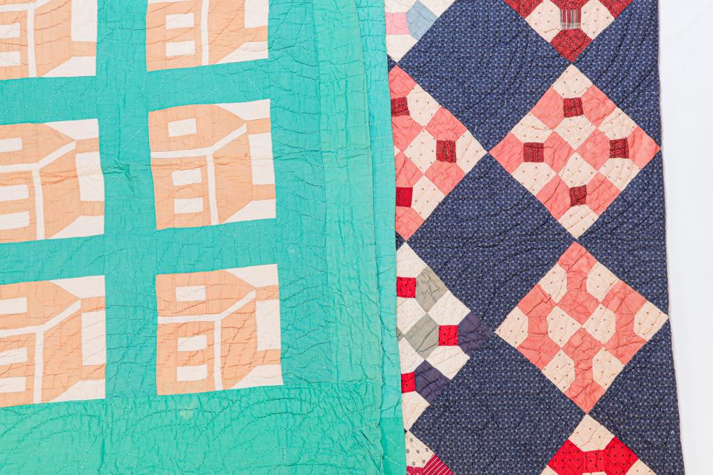 TWO AMERICAN PIECED QUILTS. (1 of 5)