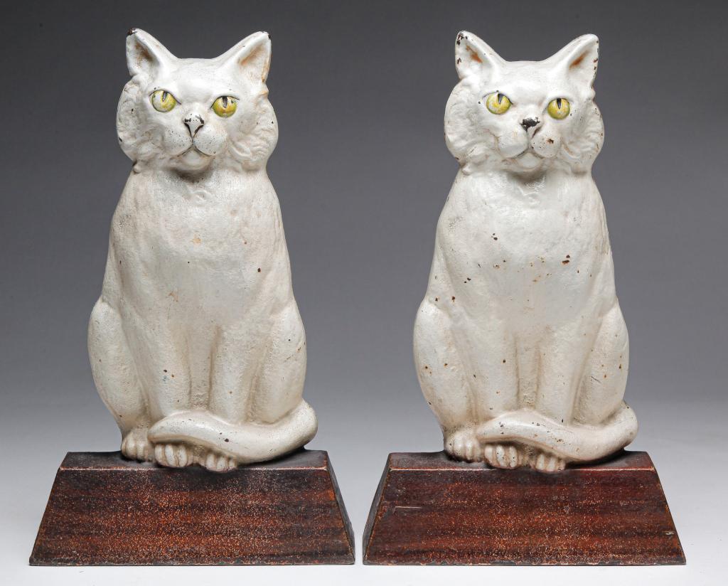 PAIR OF AMERICAN CAT DOORSTOPS. (1 of 4)