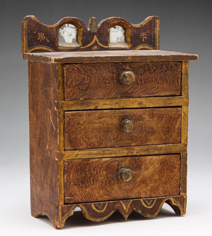 AMERICAN FOLK ART DOLL SIZE CHEST. (1 of 8)