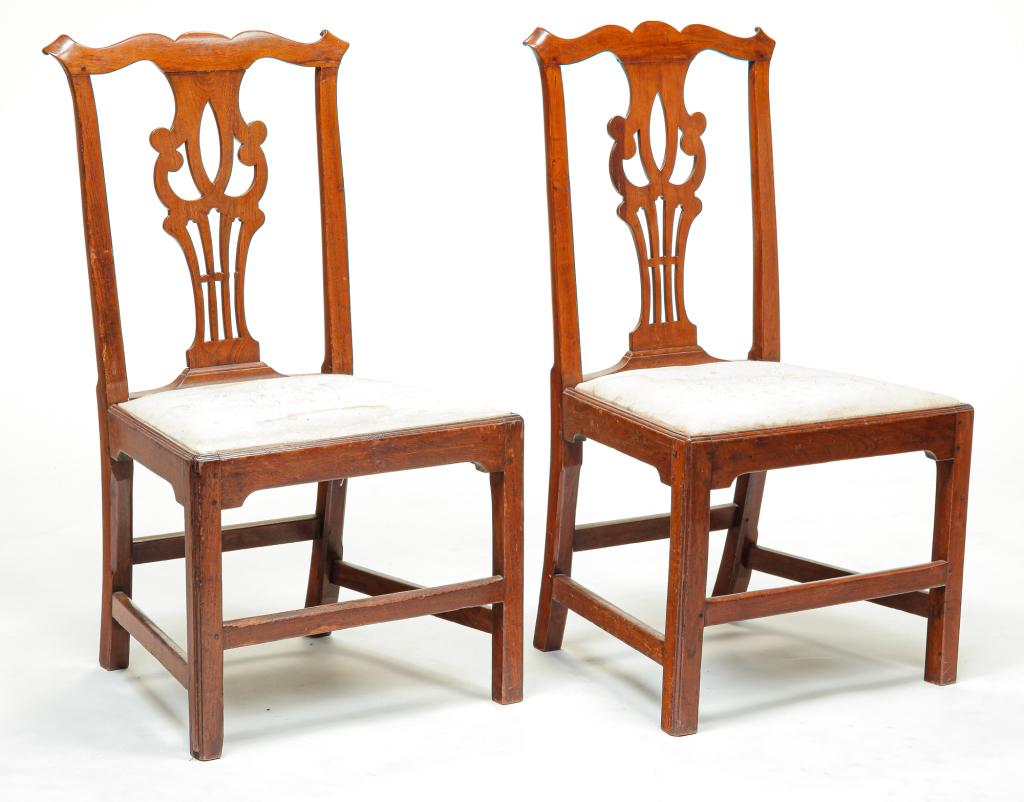 PAIR OF AMERICAN CHIPPENDALE SIDE CHAIRS. (1 of 7)