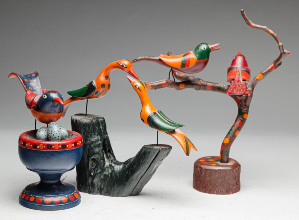 THREE FOLK ART BIRDS BY DON NOYES. (1 of 5)