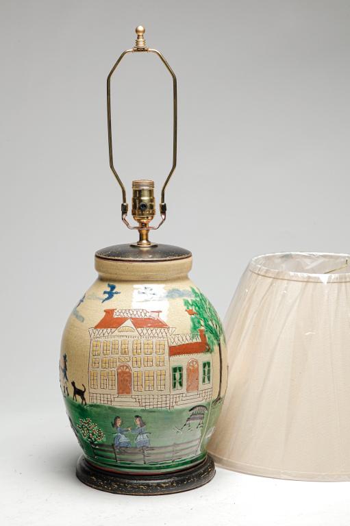 TURTLE CREEK REDWARE TABLE LAMP. (1 of 4)