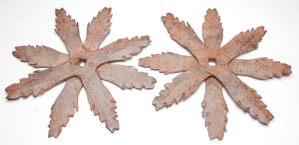 PAIR OF AMERICAN ARCHITECTURAL WALL SUPPORTS. (1 of 2)