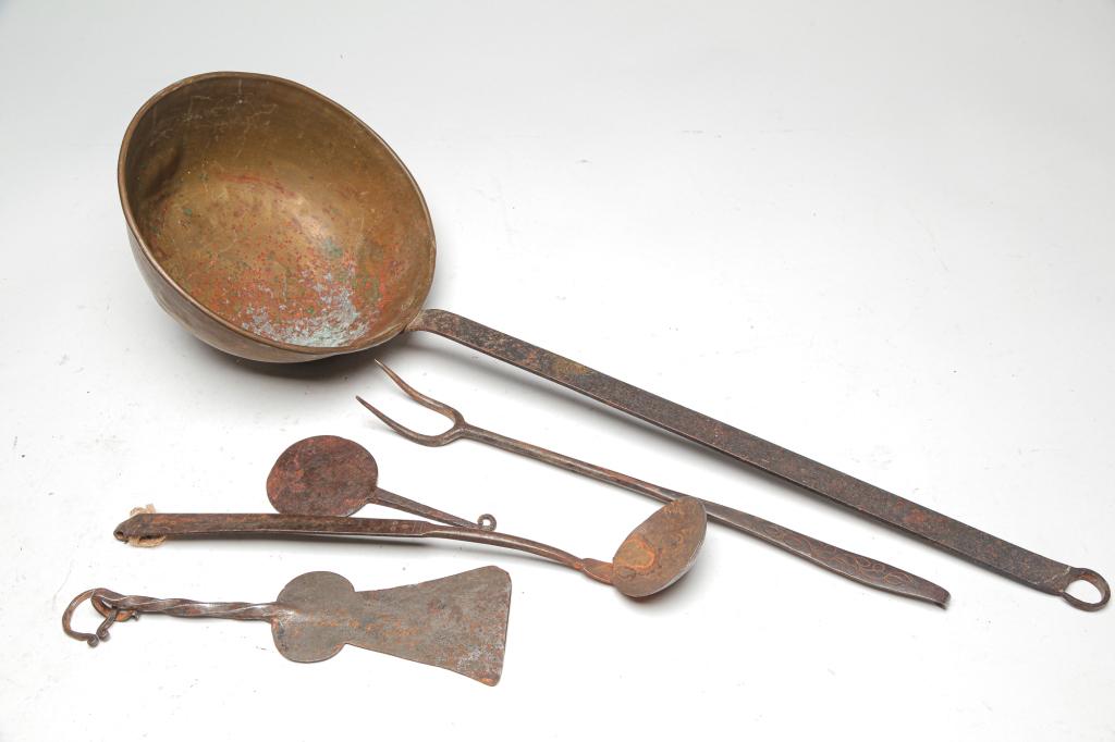 FIVE AMERICAN KITCHEN UTENSILS. (1 of 3)