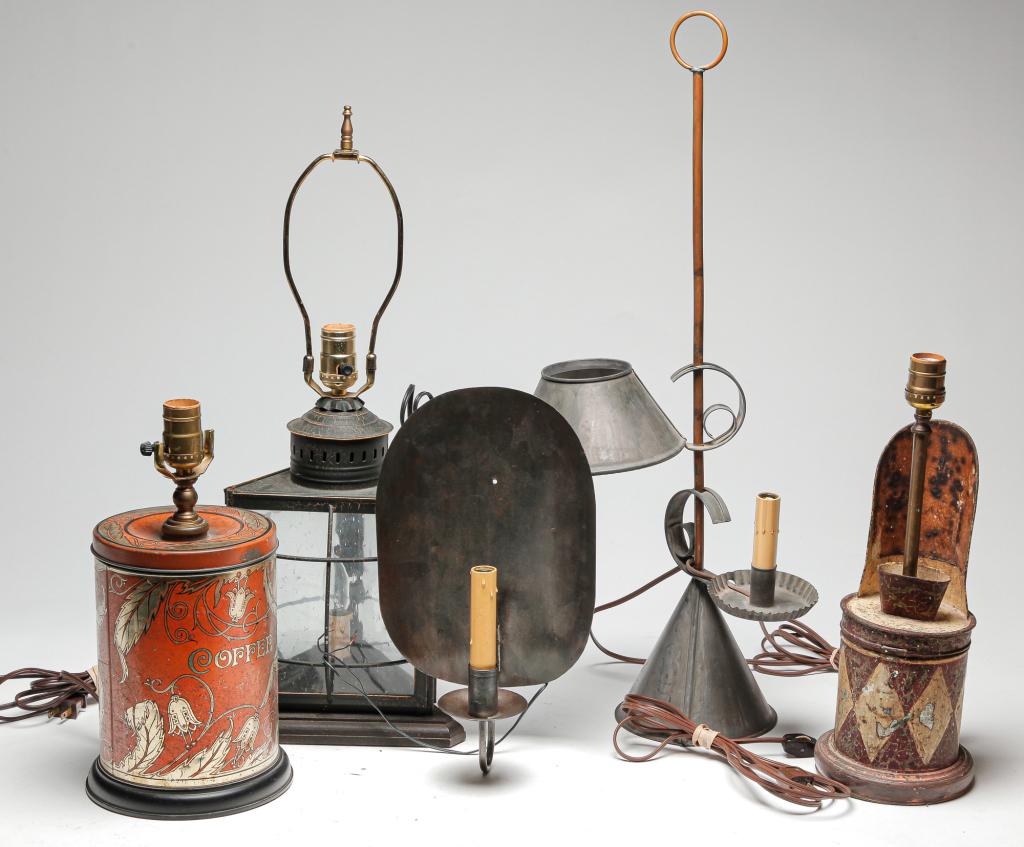 GROUP OF AMERICAN LIGHTING WITH TABLE LAMPS. (1 of 4)