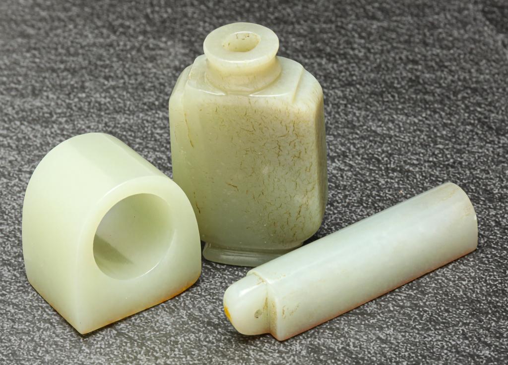 THREE PIECES OF CHINESE CARVED JADE. (1 of 5)