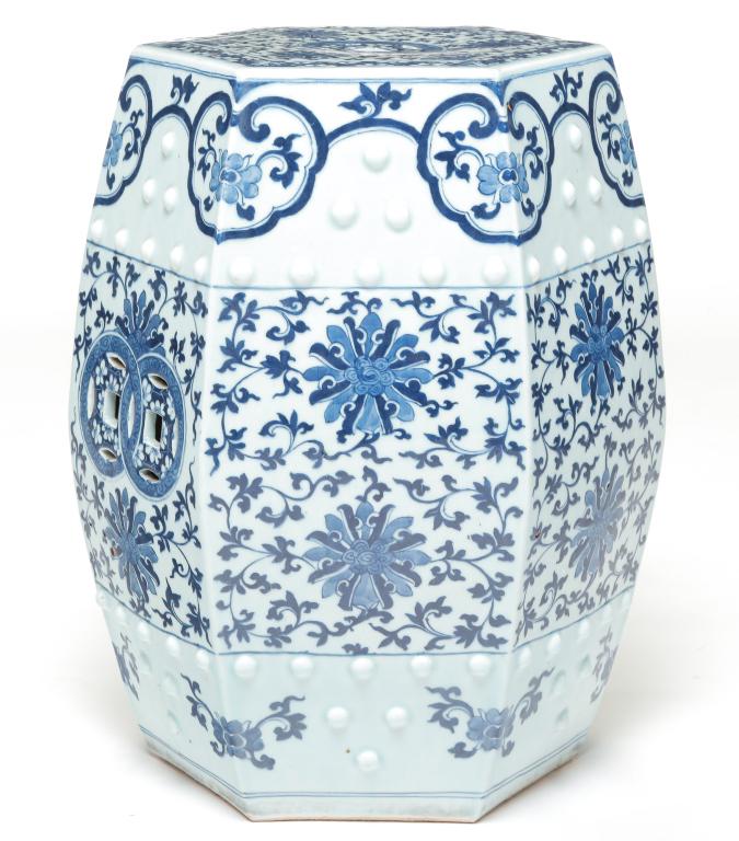 CHINESE PORCELAIN GARDEN SEAT. (1 of 4)