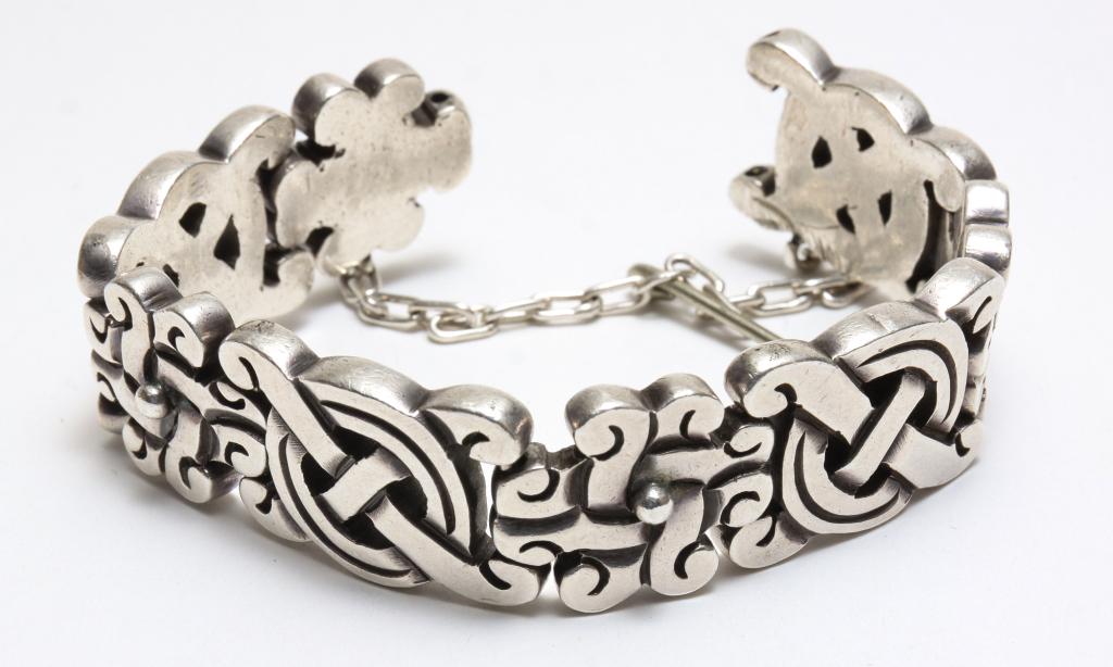 SPRATLING STERLING SILVER LINK BRACELET. (1 of 3)