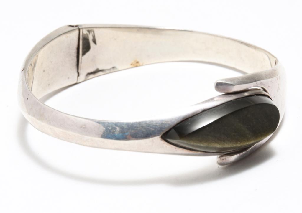 SIGI PINEDA MODERNIST STERLING BRACELET. (1 of 4)