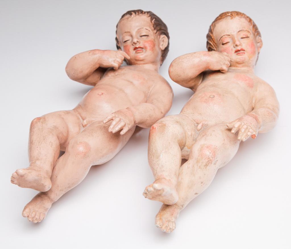 PAIR OF EUROPEAN PUTTI. (1 of 3)