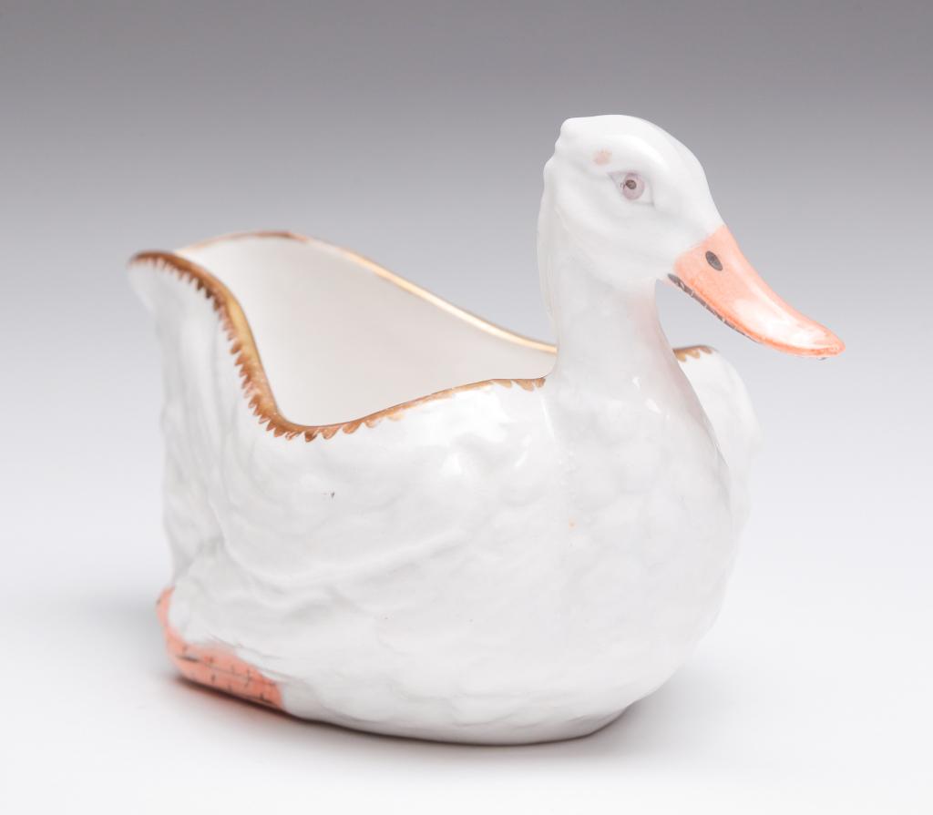 ENGLISH DERBY DUCK SAUCE BOAT. (1 of 4)