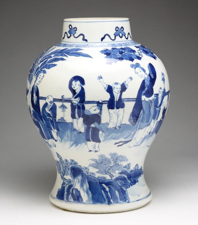 CHINESE PORCELAIN VASE. (1 of 6)