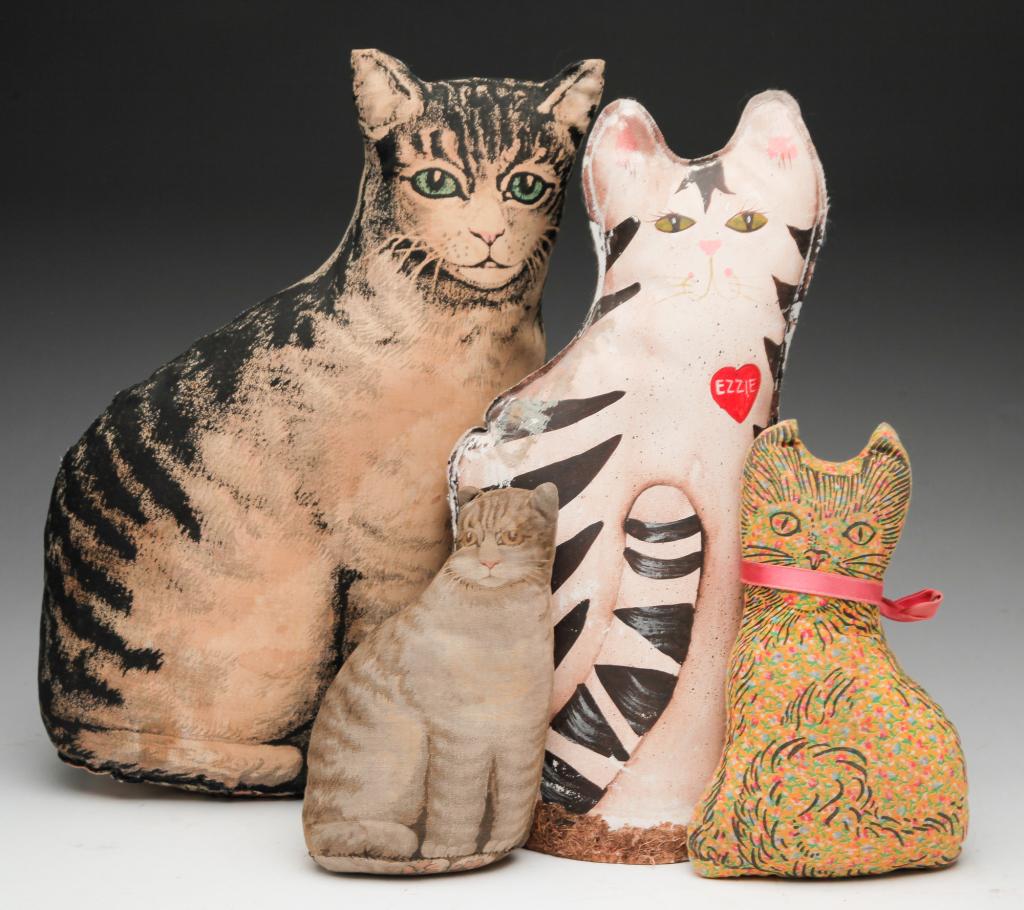 FOUR STUFFED CATS. (1 of 7)