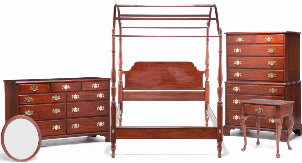 HENKEL-HARRIS VIRGINIA GALLERIES BEDROOM SUITE. (1 of 20)