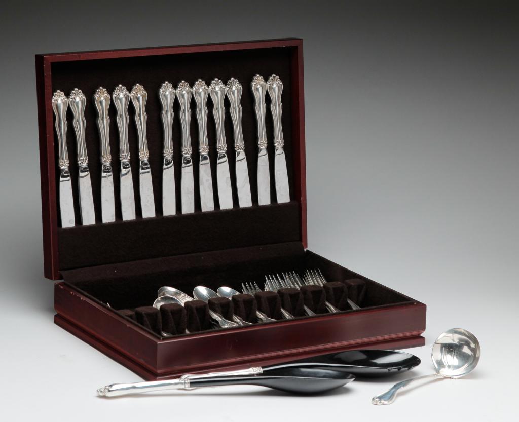 WESTMORLAND "GEORGE & MARTHA" STERLING FLATWARE. (1 of 5)