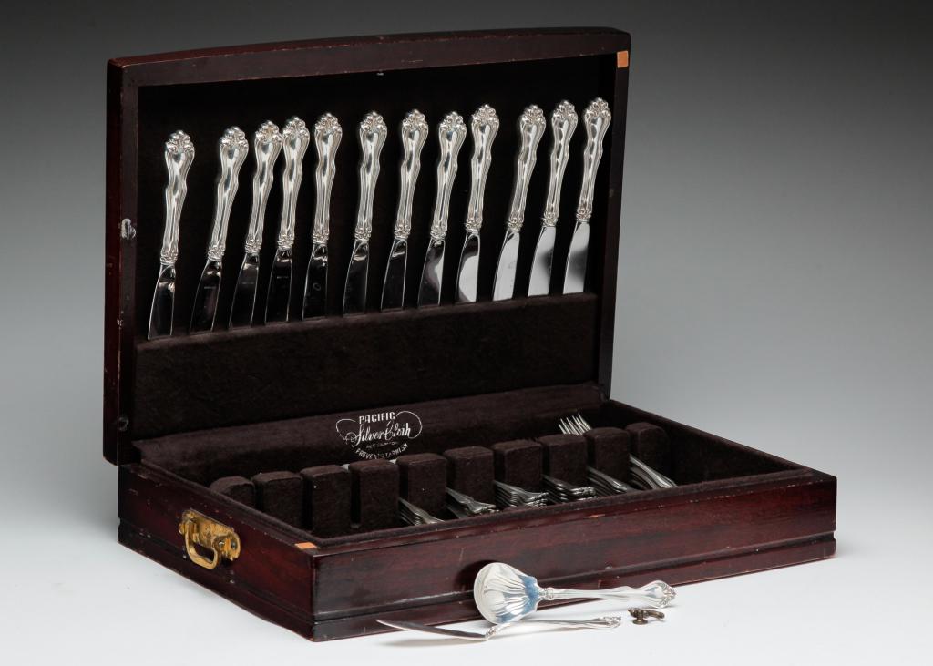 WESTMORLAND "GEORGE & MARTHA" STERLING FLATWARE. (1 of 7)