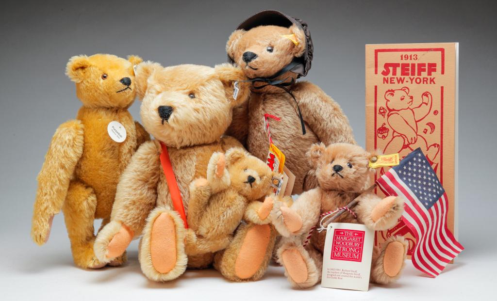 FIVE GERMAN STEIFF BEARS. (1 of 7)