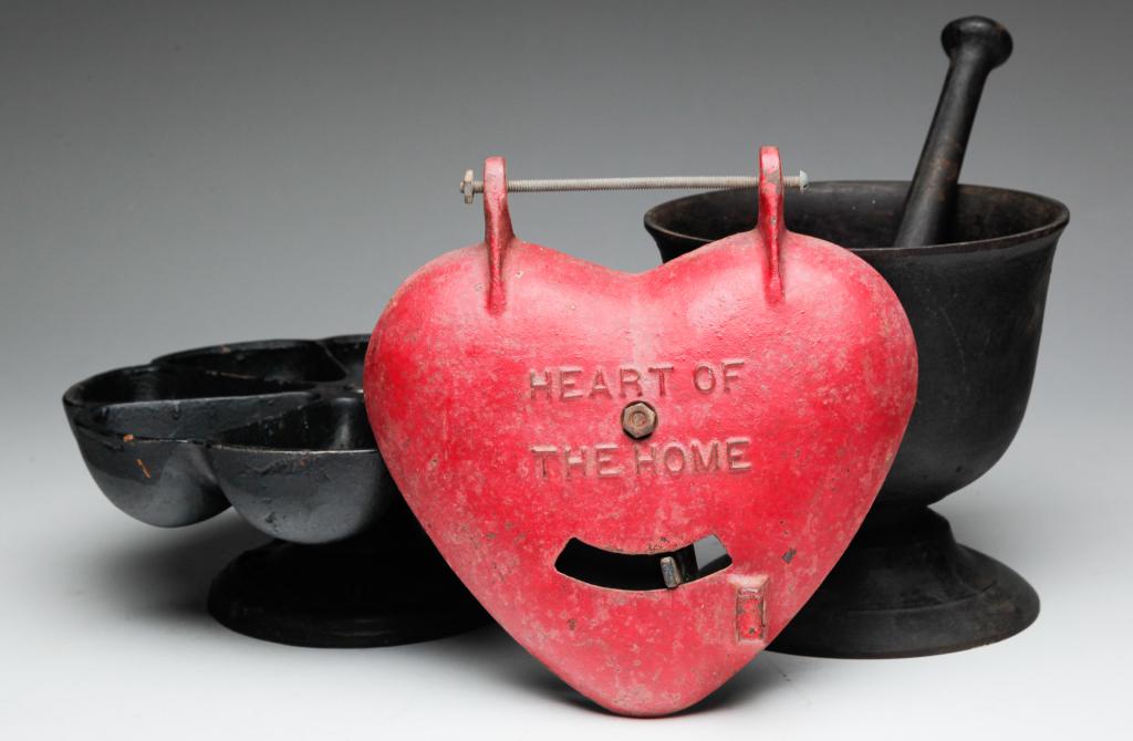 FOUR AMERICAN CAST IRON PIECES. (1 of 4)