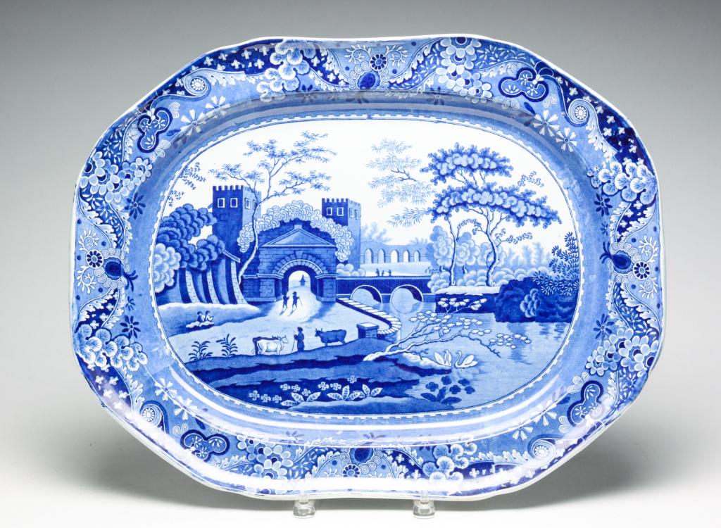 LARGE ENGLISH CLEWS PLATTER. (1 of 4)