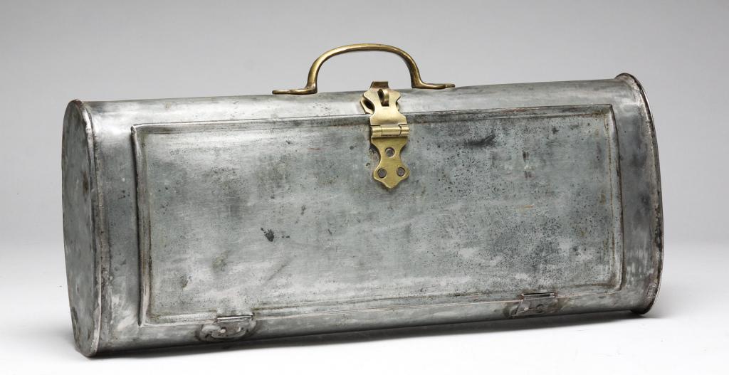 AMAERICAN TIN CANDLE BOX. (1 of 4)