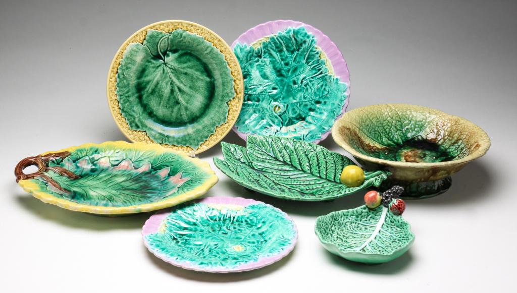 SEVEN ASSORTED MAJOLICA LEAF PATTERN PIECES. (1 of 7)