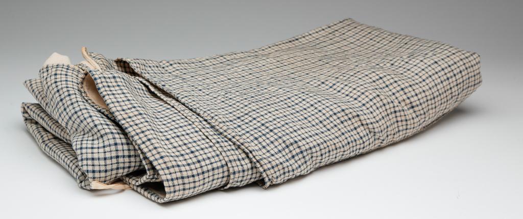 AMERICAN HOMESPUN MATTRESS COVER. (1 of 3)