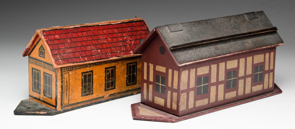 TWO AMERICAN NOAH'S ARK AND ANIMALS SETS. (1 of 5)