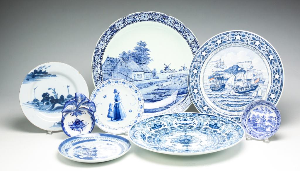 EIGHT PIECES OF BLUE AND WHITE CHINA. (1 of 11)
