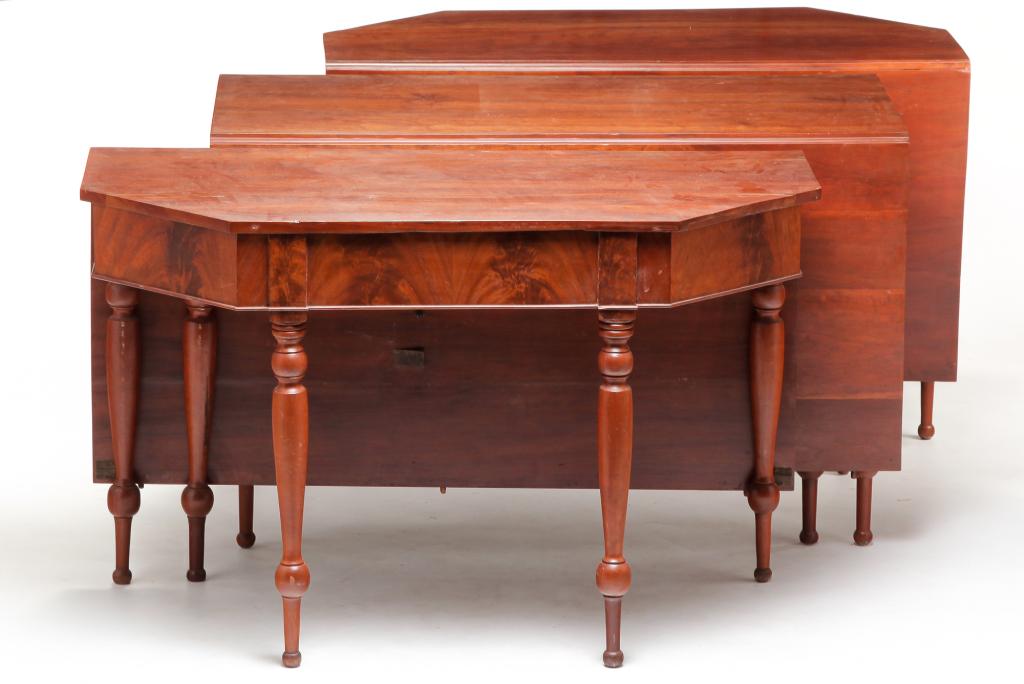 AMERICAN SHERATON THREE-PIECE BANQUET TABLE. (1 of 3)