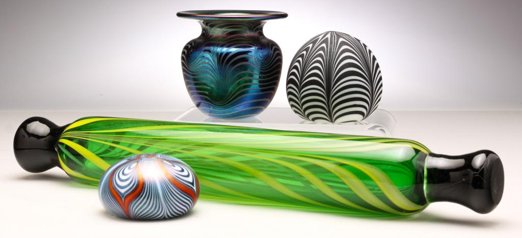 FOUR PIECES OF CONTEMPORARY ART GLASS. (1 of 8)