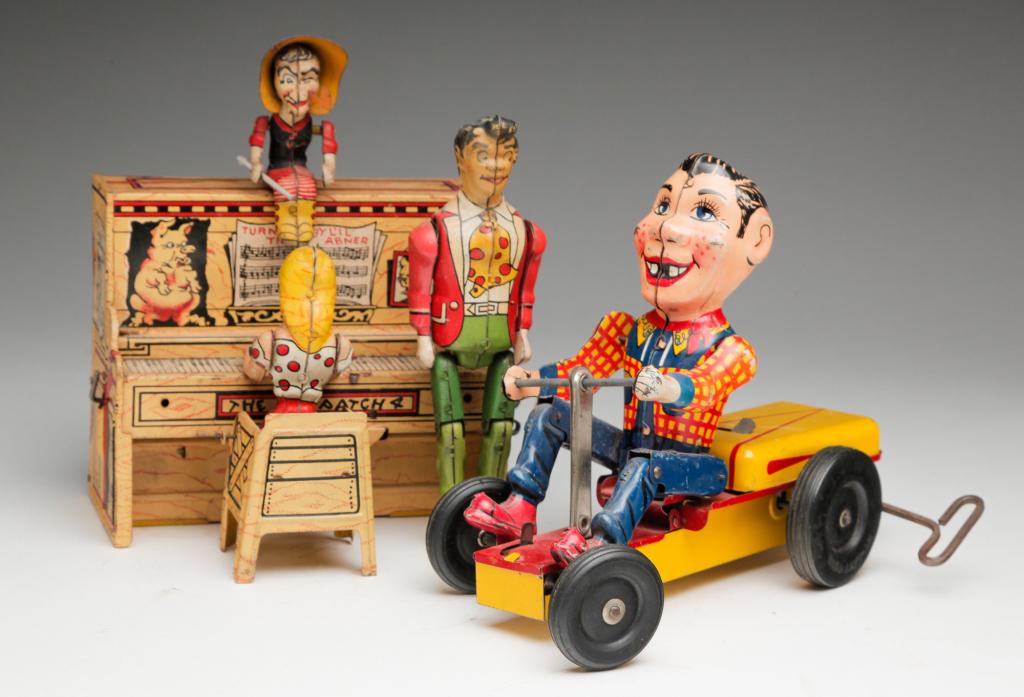 TWO TIN WIND UP TOYS. (1 of 8)