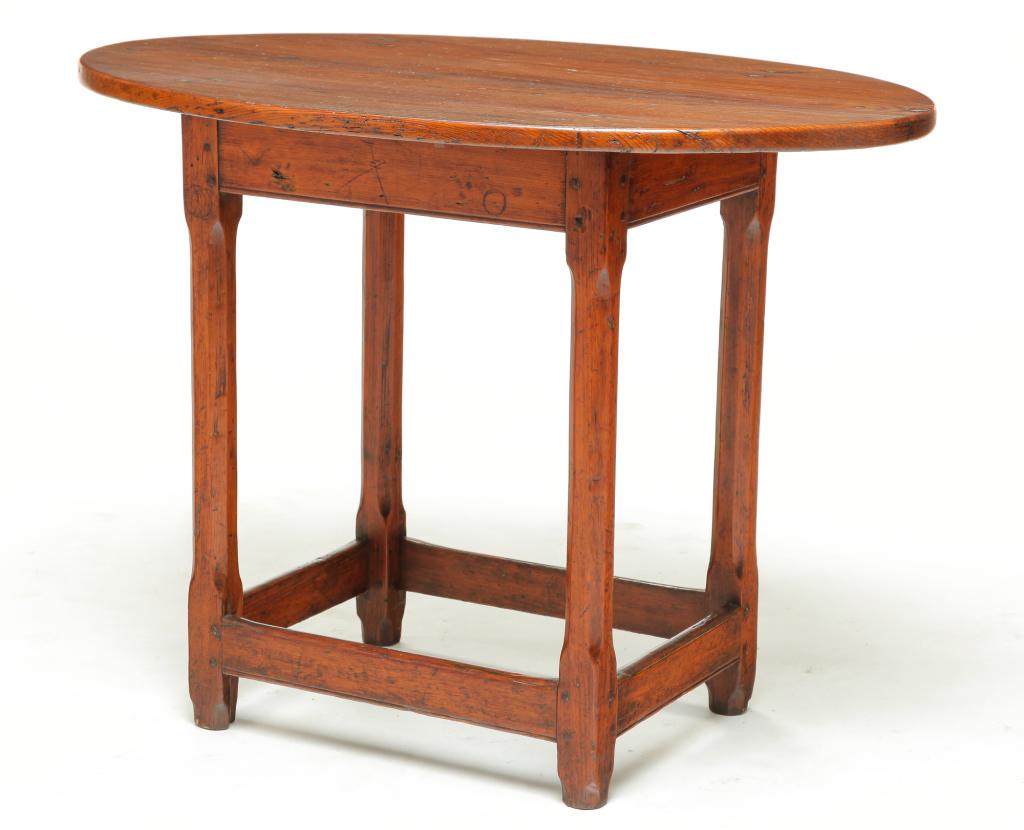 AMERICAN TAVERN TABLE. (1 of 3)