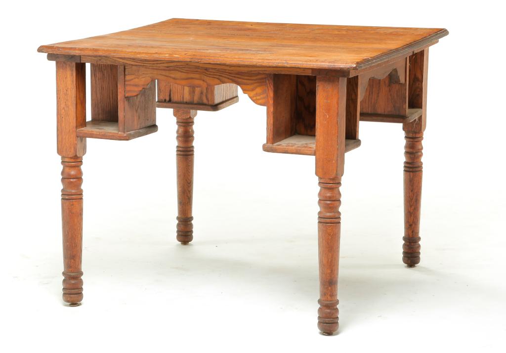 AMERICAN GAMING TABLE. (1 of 3)