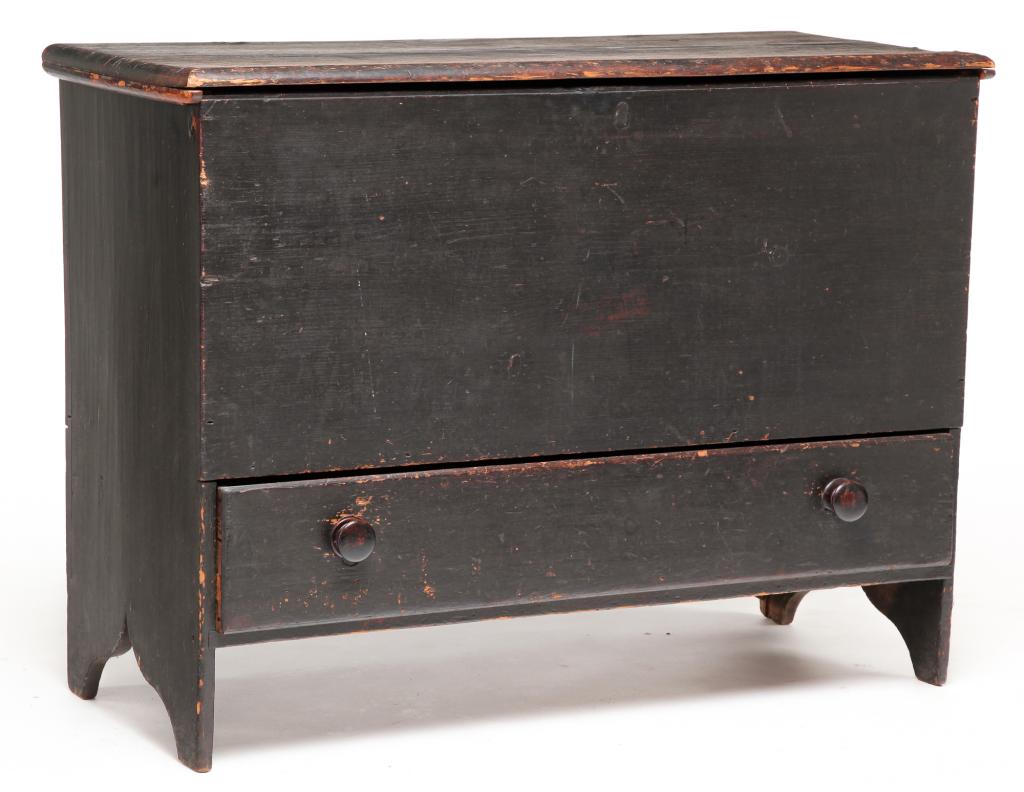 AMERICAN PAINTED BLANKET CHEST. (1 of 5)