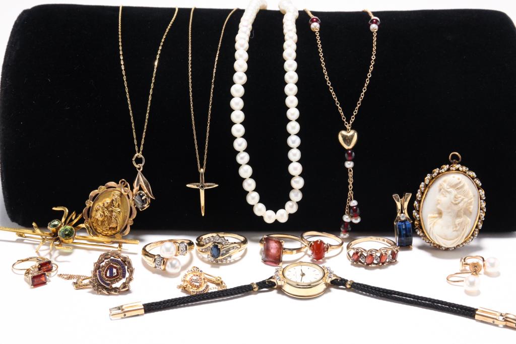 GROUP OF MISC. GOLD JEWELRY. (1 of 4)