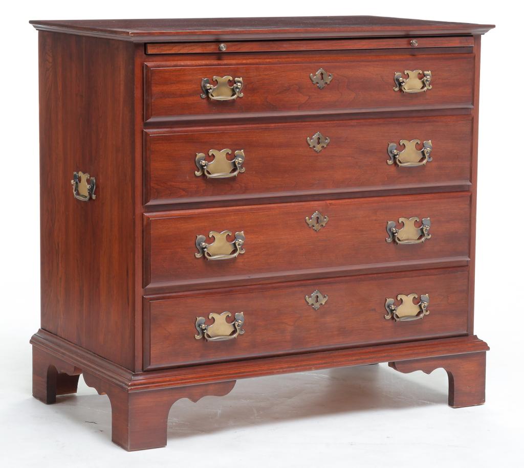 PENNSYLVNIA HOUSE BACHELORS CHEST. (1 of 5)